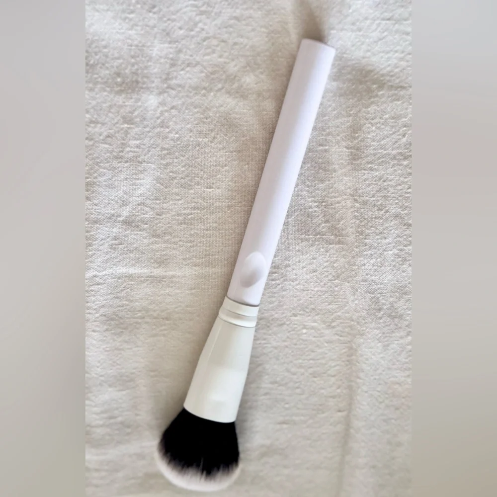 CROWN White Makeup Brush Blush Brush